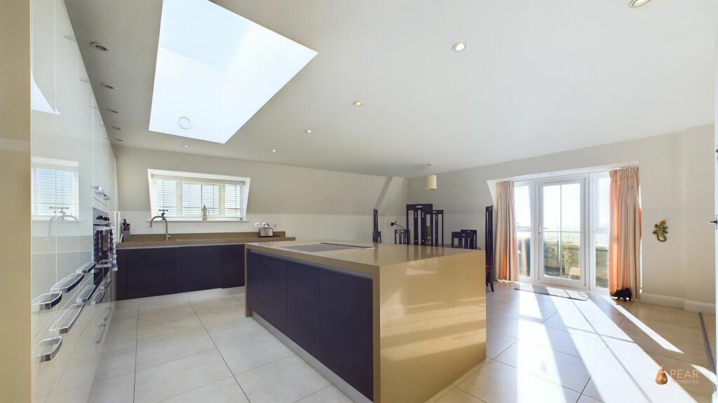 Additional property image - Marine Parade, Worthing, BN11