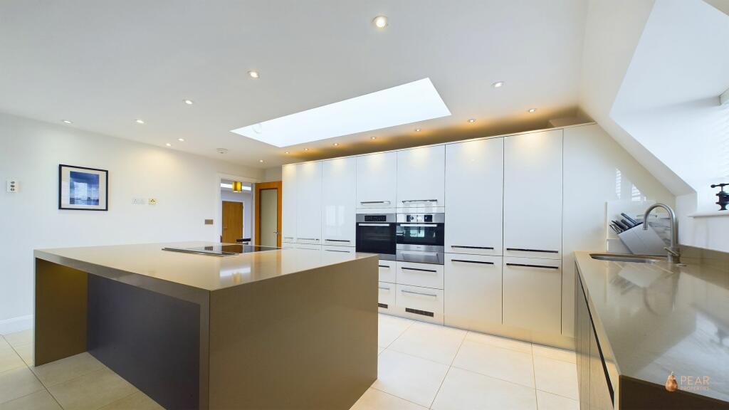 Additional property image - Marine Parade, Worthing, BN11