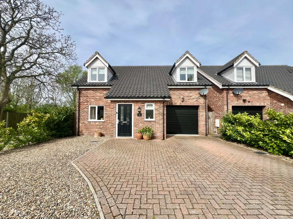 2 bedroom semidetached house for sale in Church Road, Cantley, NR13