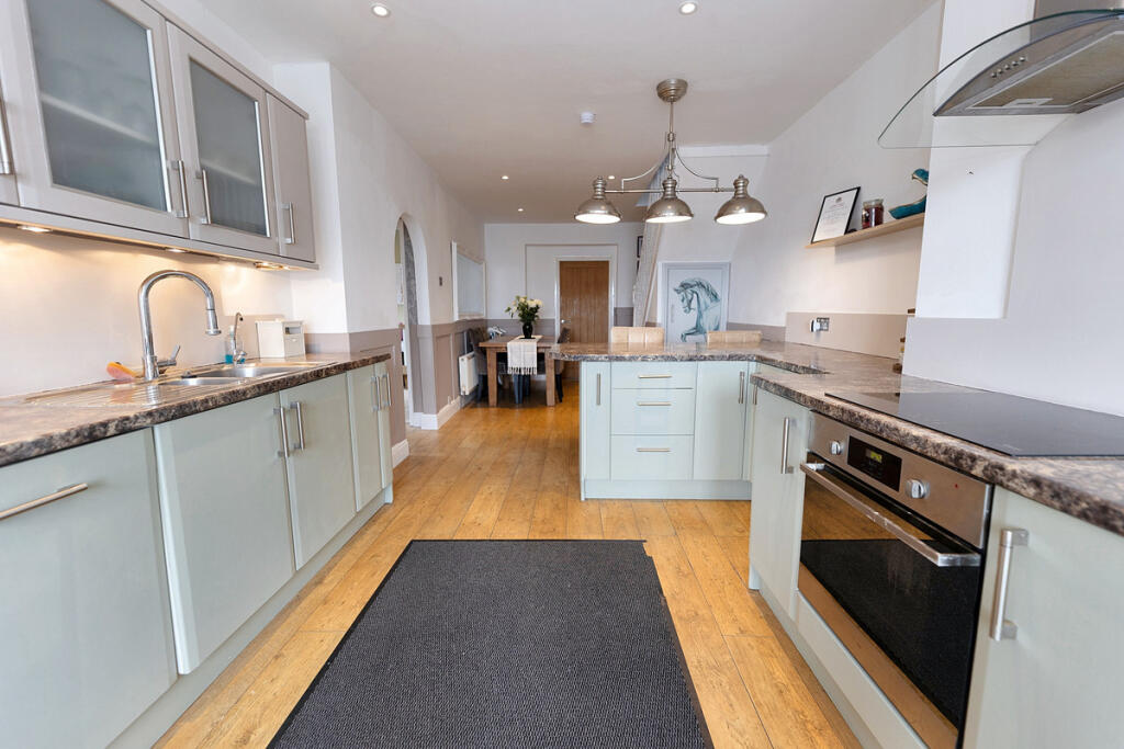 Main image of property: Harwich Road, Little Clacton, CO16 9