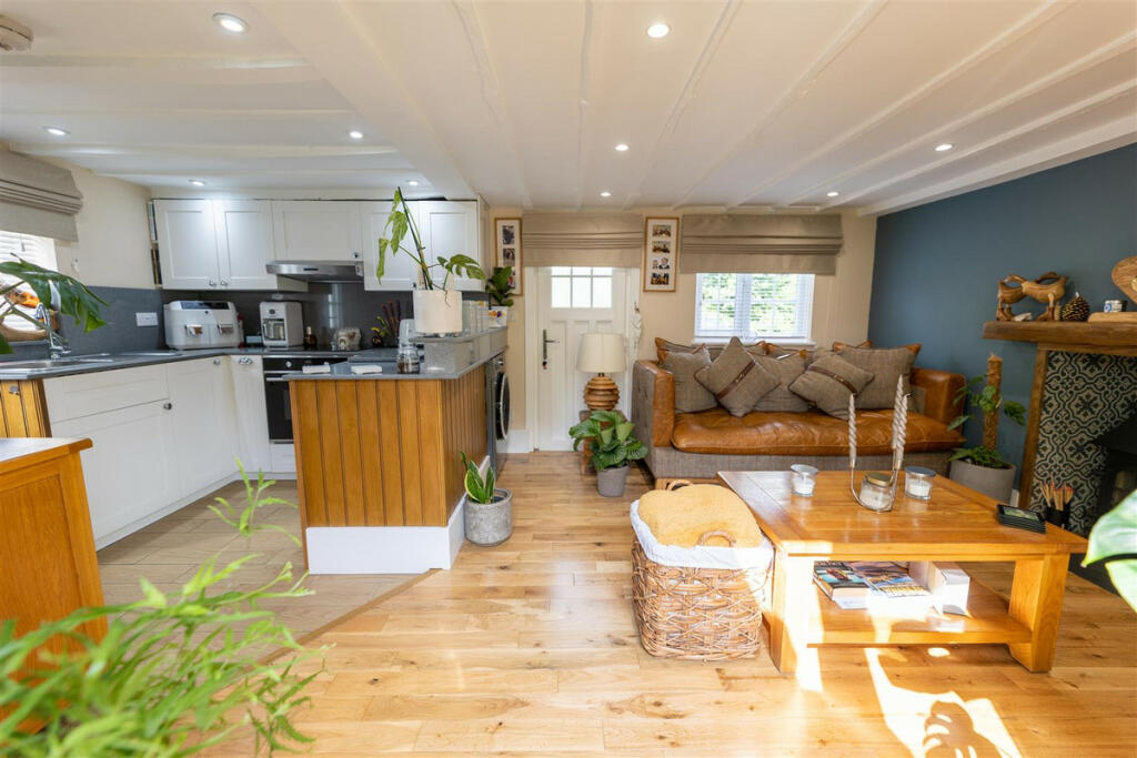 Additional property image - Blasford Hill, Little Waltham, CM3 3