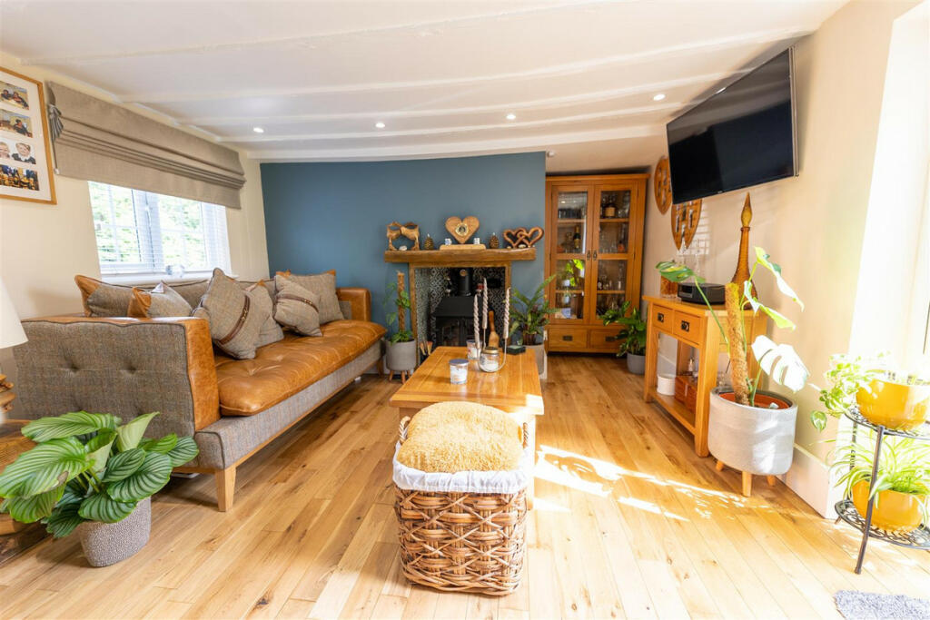 Additional property image - Blasford Hill, Little Waltham, CM3 3