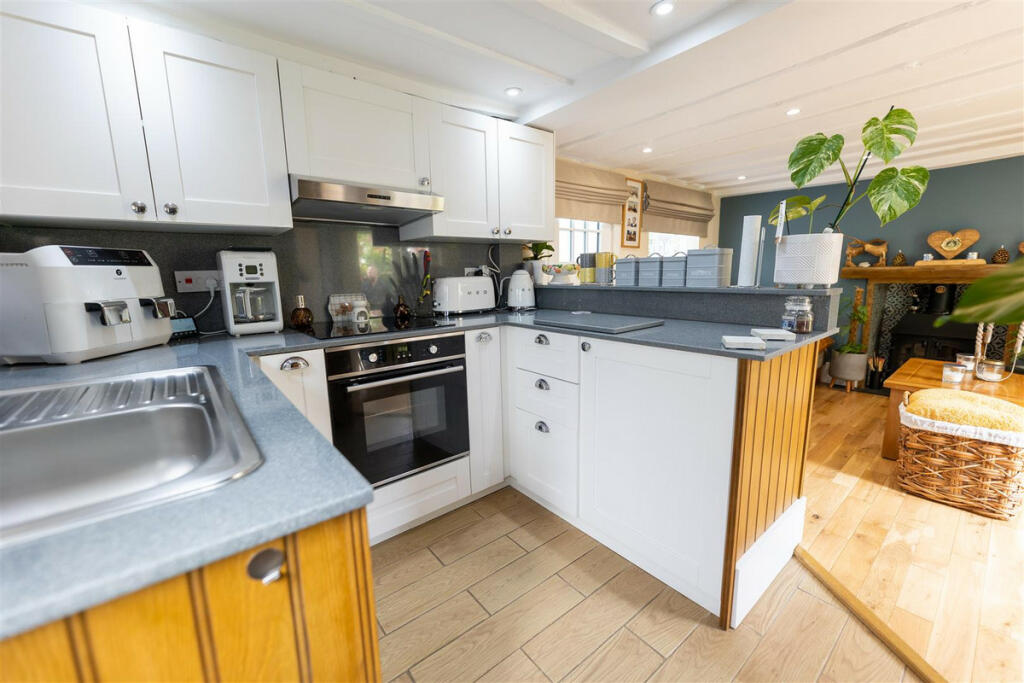 Additional property image - Blasford Hill, Little Waltham, CM3 3