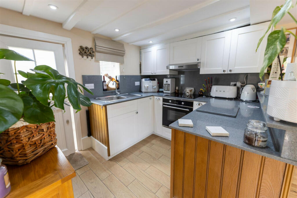Additional property image - Blasford Hill, Little Waltham, CM3 3