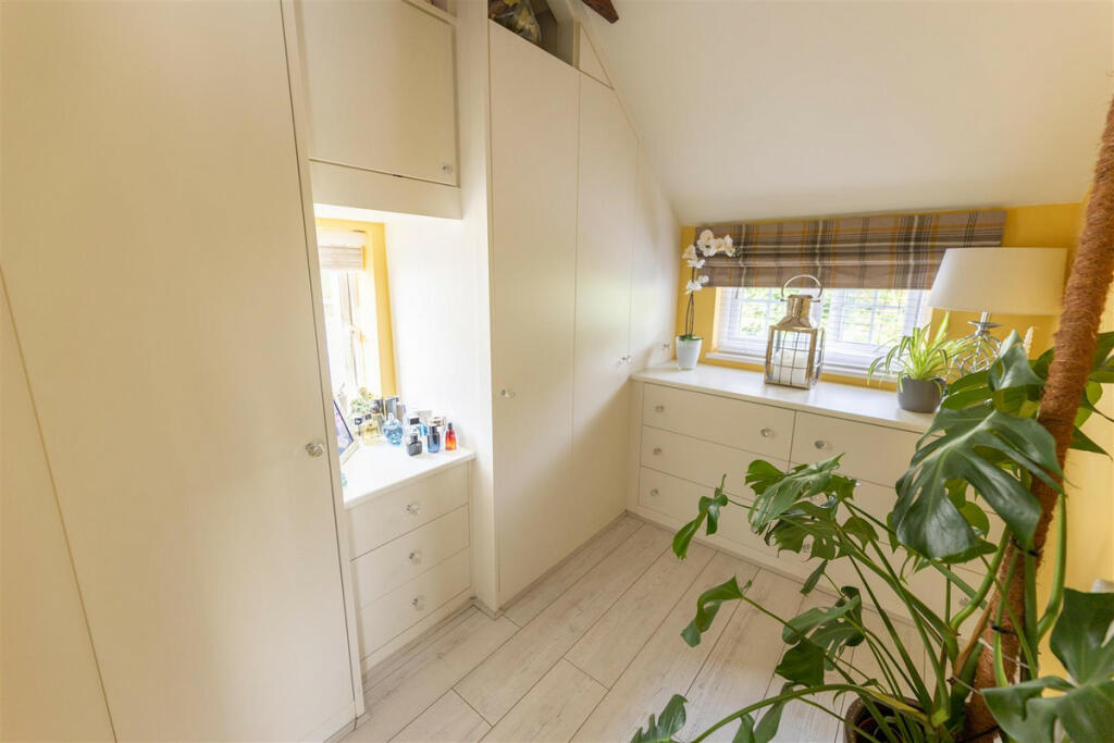 Additional property image - Blasford Hill, Little Waltham, CM3 3