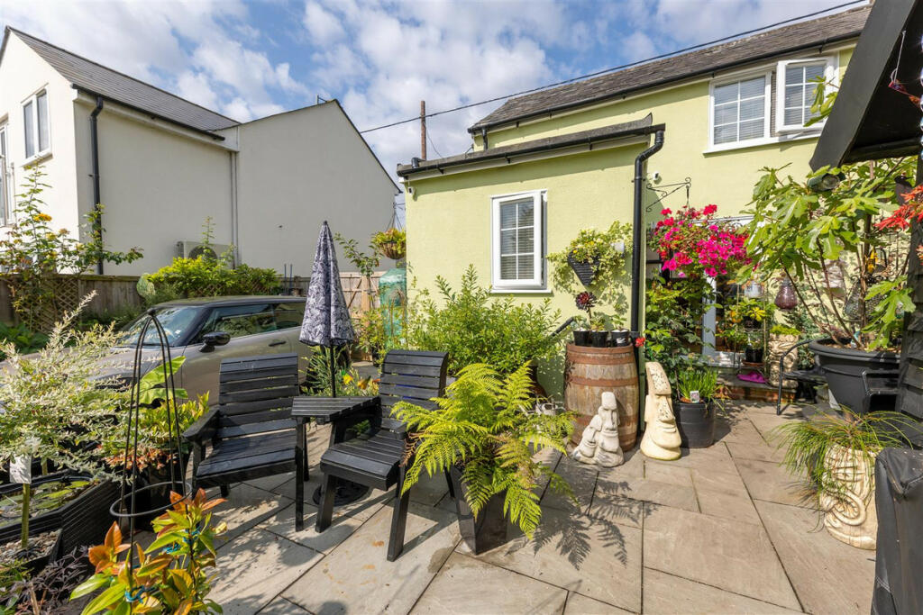 Additional property image - Blasford Hill, Little Waltham, CM3 3