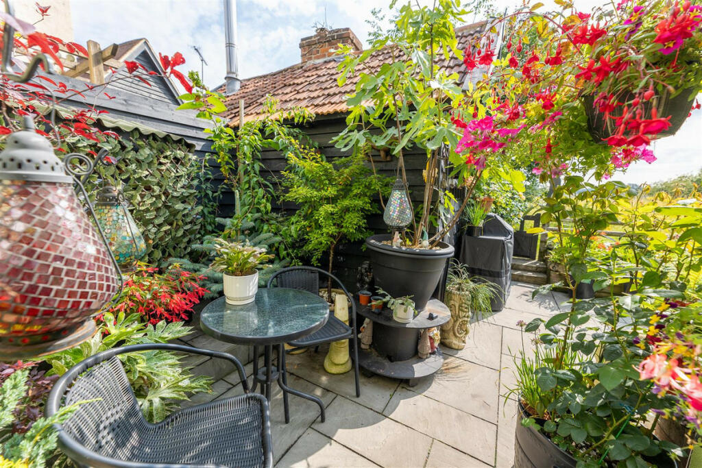 Additional property image - Blasford Hill, Little Waltham, CM3 3