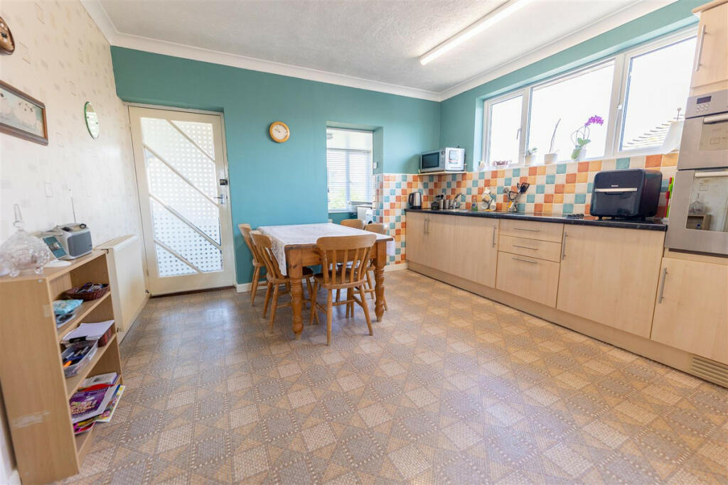 Additional property image - Wash Lane, Clacton-On-Sea, CO15 1