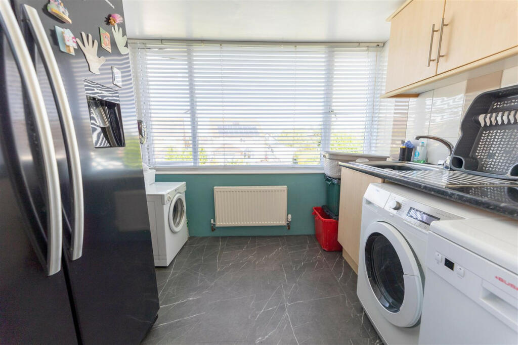 Additional property image - Wash Lane, Clacton-On-Sea, CO15 1