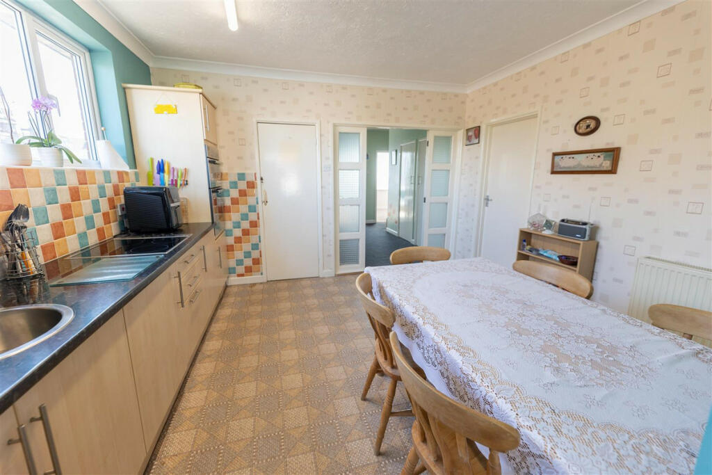 Additional property image - Wash Lane, Clacton-On-Sea, CO15 1