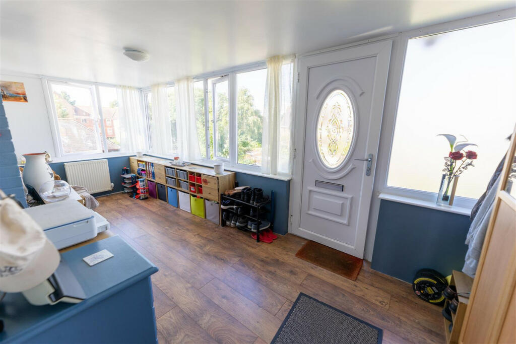 Additional property image - Wash Lane, Clacton-On-Sea, CO15 1