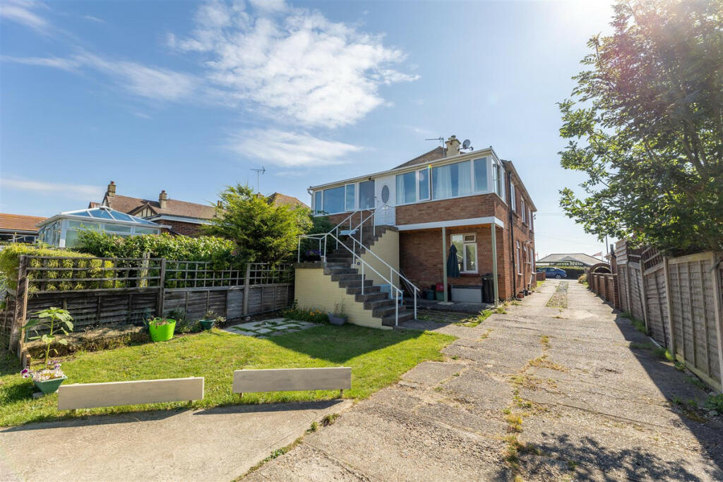 Additional property image - Wash Lane, Clacton-On-Sea, CO15 1