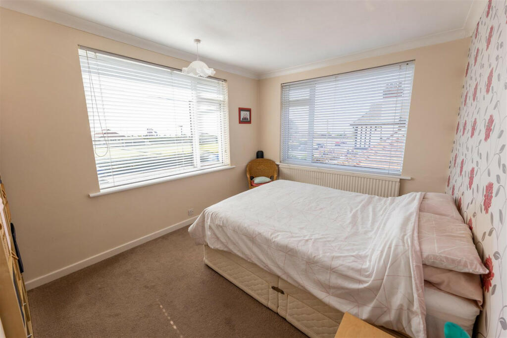 Additional property image - Wash Lane, Clacton-On-Sea, CO15 1