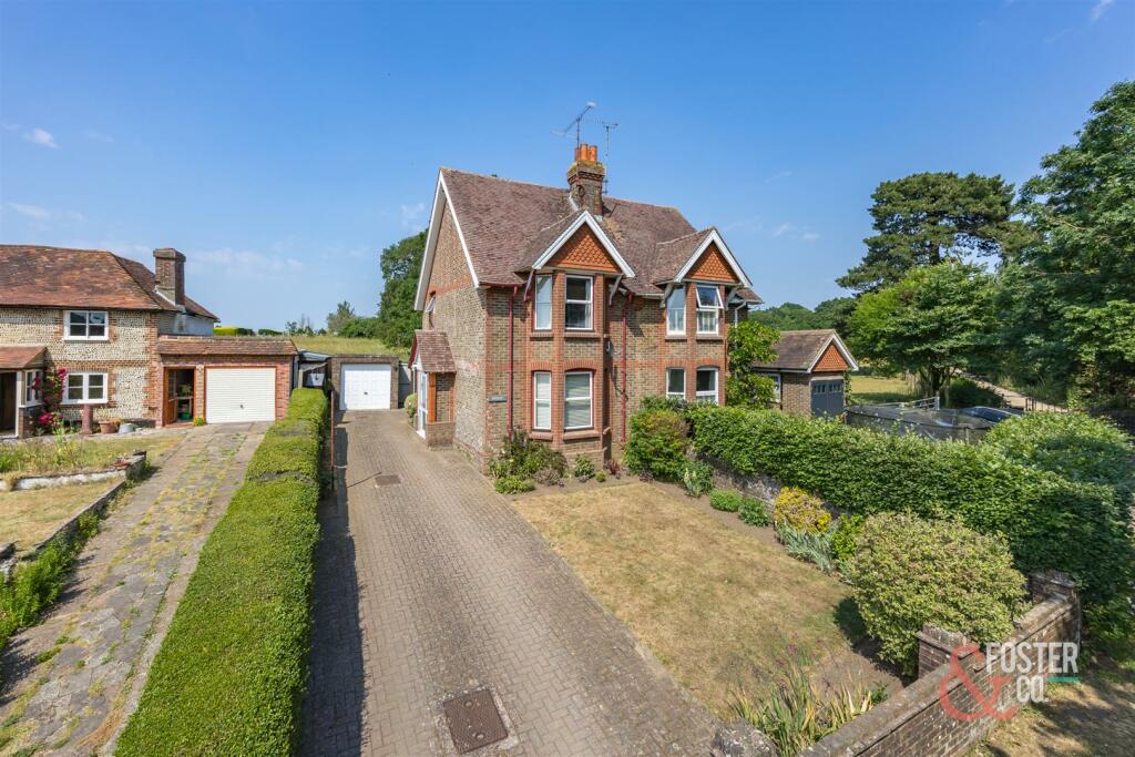 3 bedroom semidetached house for sale in Henfield Common North