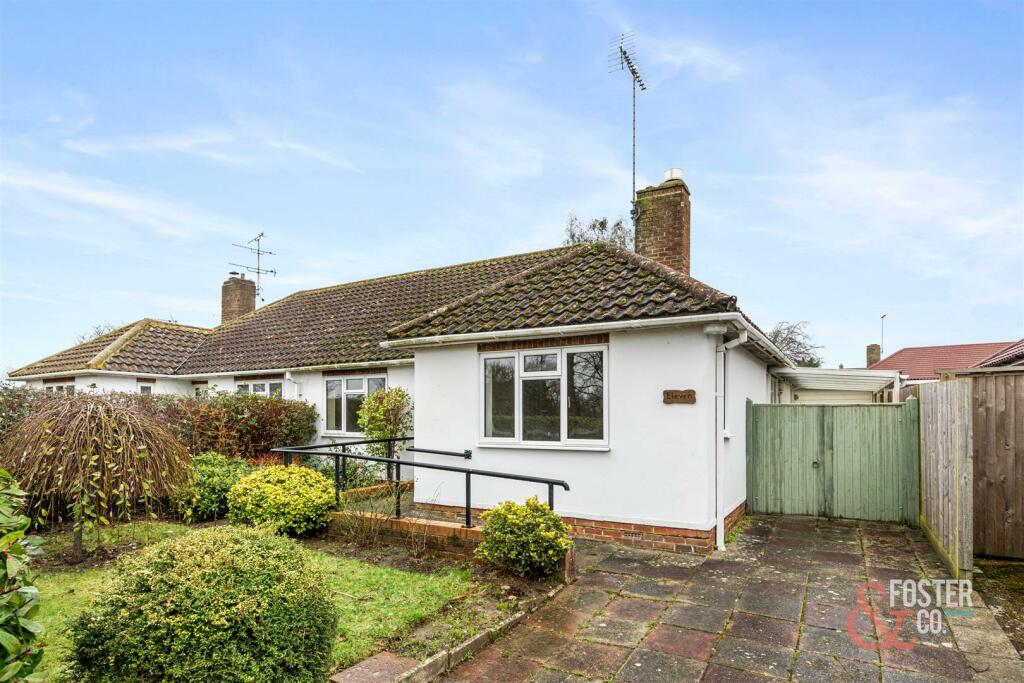 2 bedroom semi-detached bungalow for sale in Manor Way, Henfield, BN5