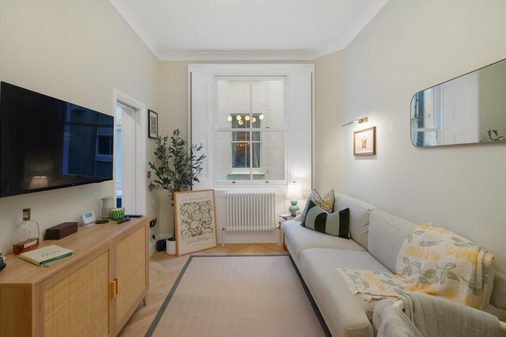 Main image of property: De Vere Gardens, London, W8 5