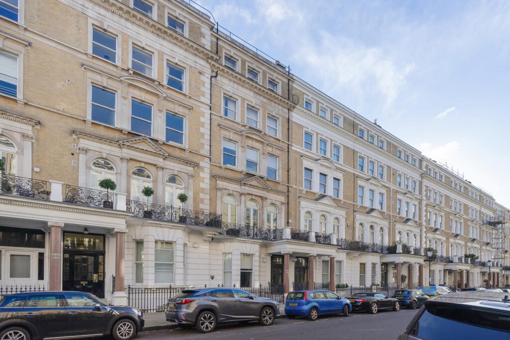 Main image of property: De Vere Gardens, London, W8 5