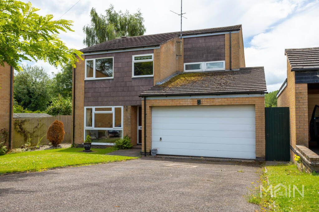 4 bedroom detached house for sale in The Hollow, Evington, Leicester