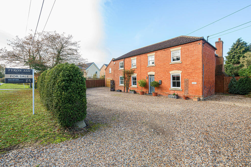 5 bedroom detached house for sale in London Road, Attleborough, NR17