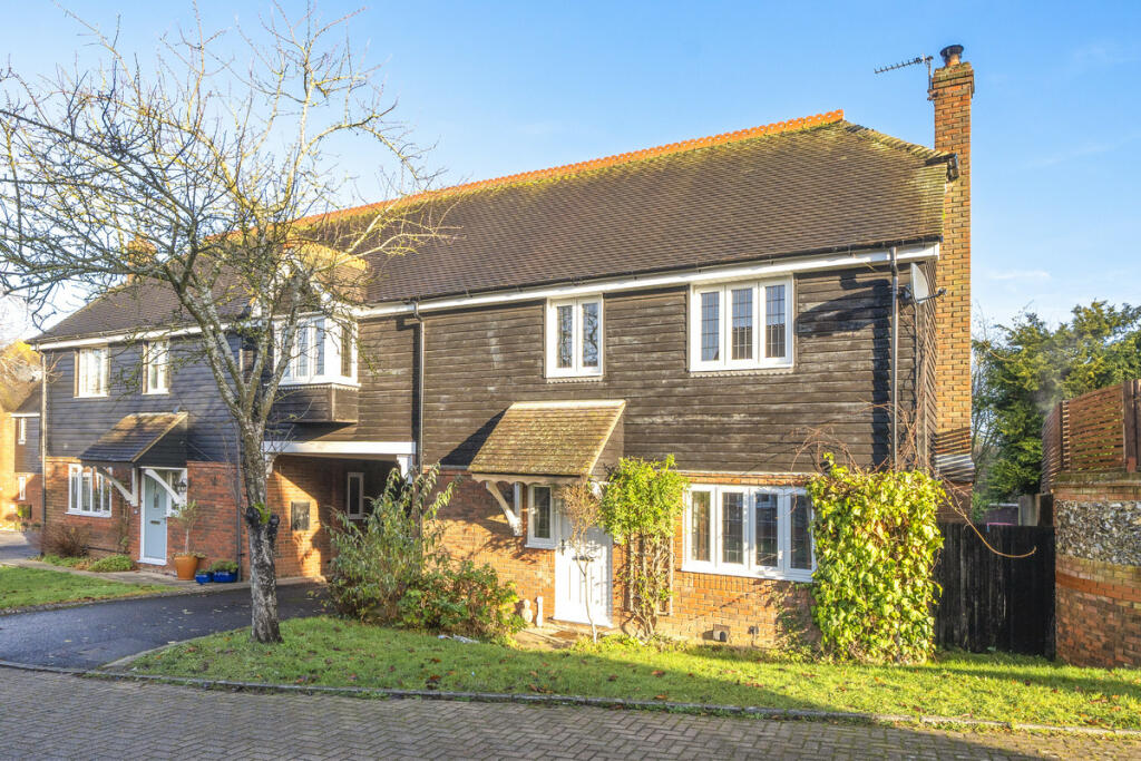 3 bedroom semi-detached house for sale in Lewknor Close, Lewknor, OX49