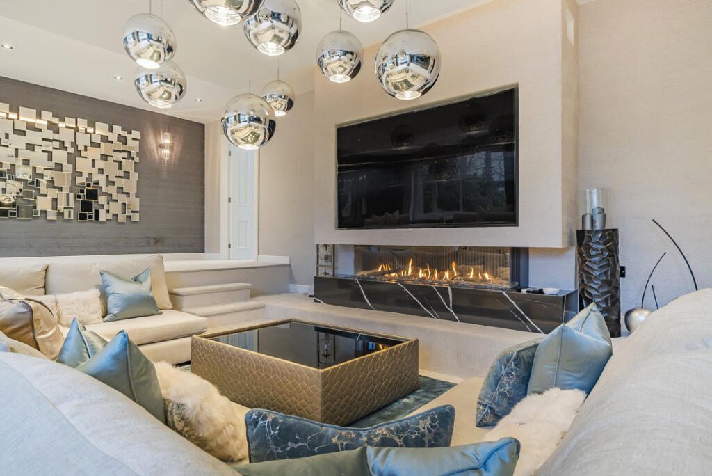 Main image of property: Ling Lane, Leeds, LS14