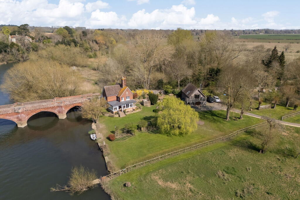 Main image of property: Bridge House, Clifton Hampden, OX14