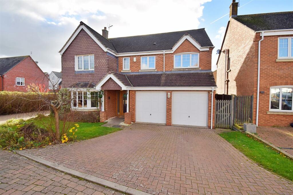 5 bedroom house for sale in Wiggins Close, Hillmorton, Rugby, CV21