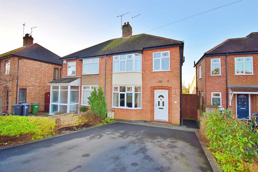 3 bedroom semidetached house for sale in Pytchley Road, Rugby, CV22
