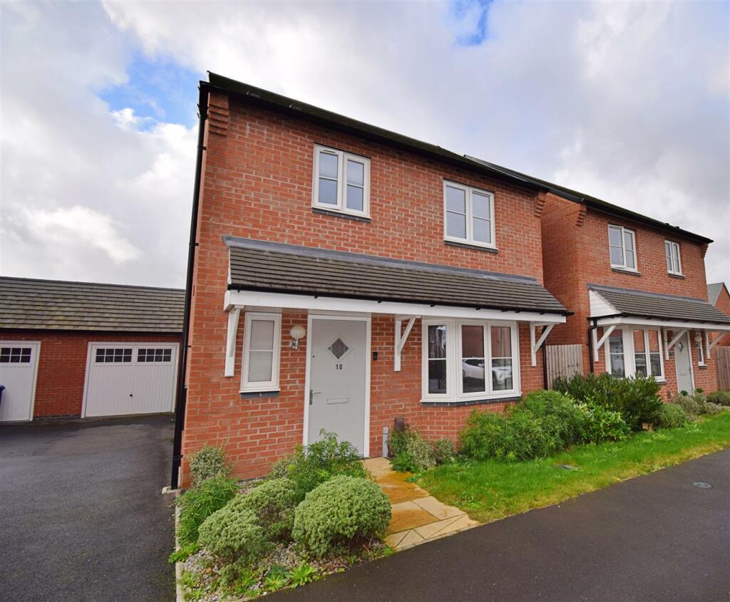 3 bedroom detached house for sale in Trustees Close, Cawston, Rugby, CV22