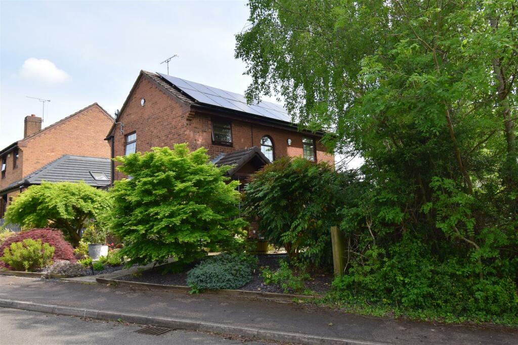 4 bedroom detached house for sale in Sorrel Drive, Boughton Vale, Rugby