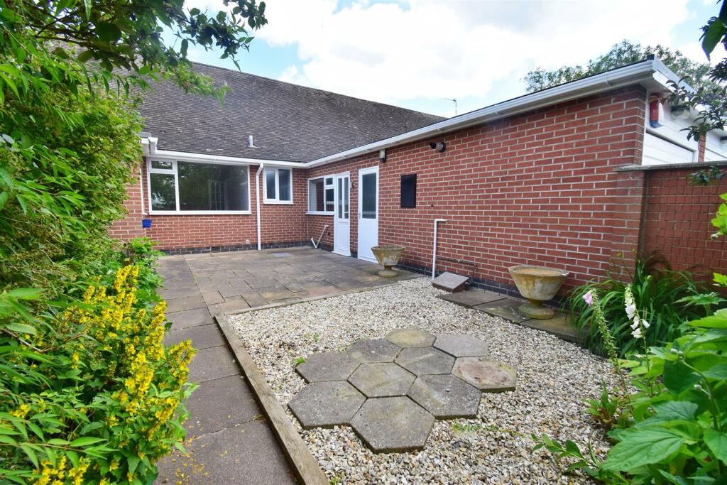 2 bedroom bungalow for sale in Brays Close, Brinklow, Rugby, CV23