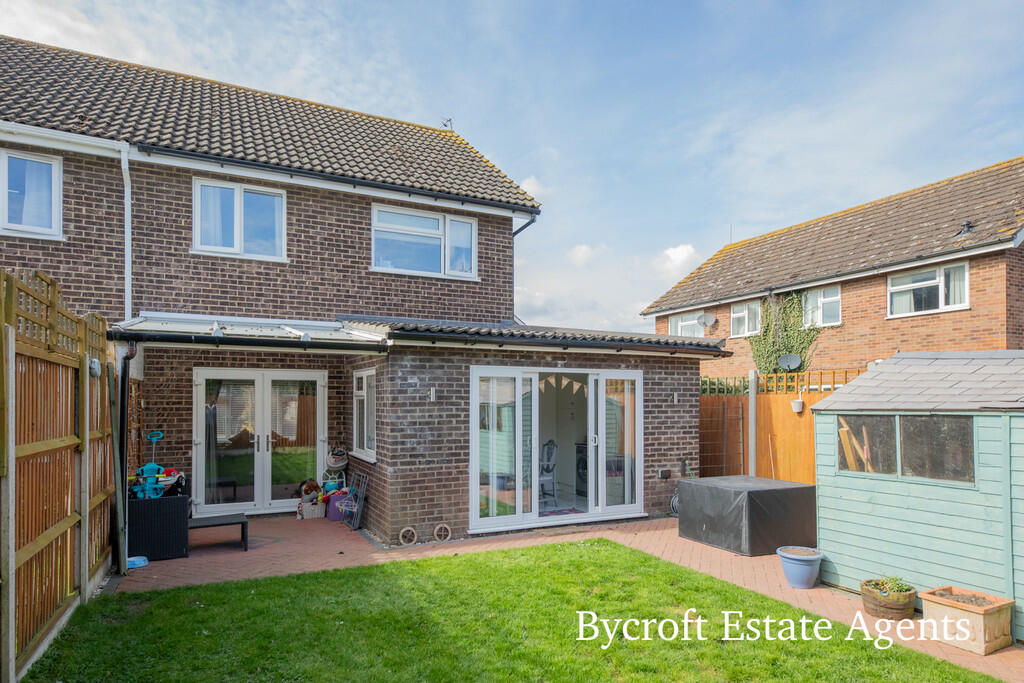 3 bedroom semidetached house for sale in Vicarage Close, Potter