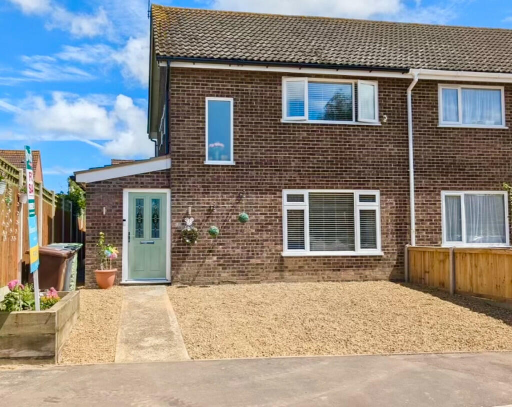 3 bedroom semidetached house for sale in Vicarage Close, Potter