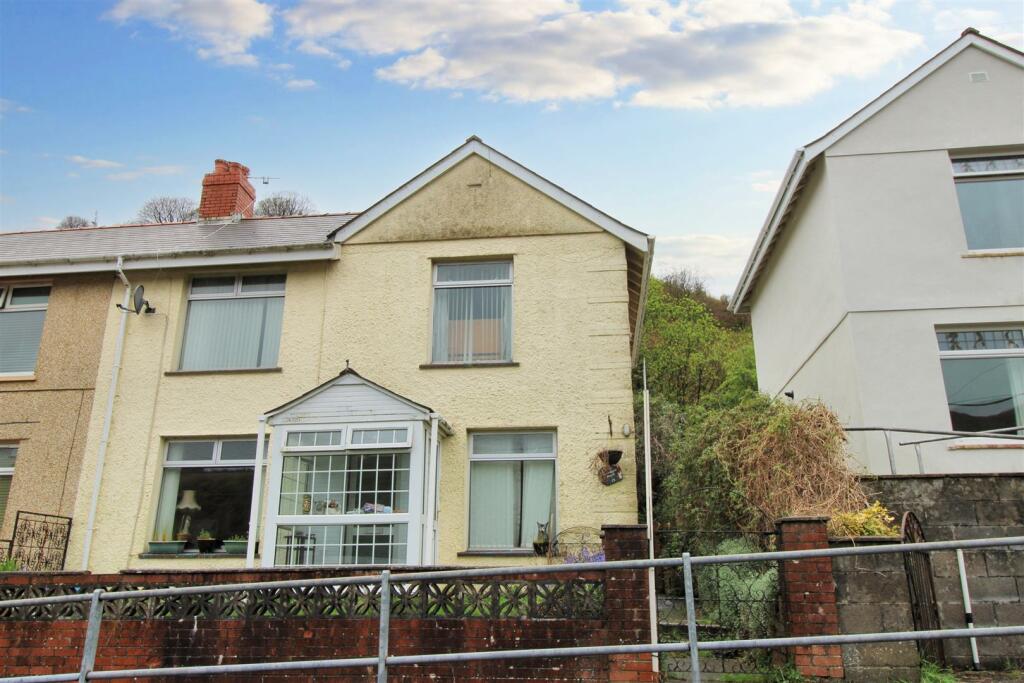 3 bedroom semidetached house for sale in Hillside Terrace, Deri