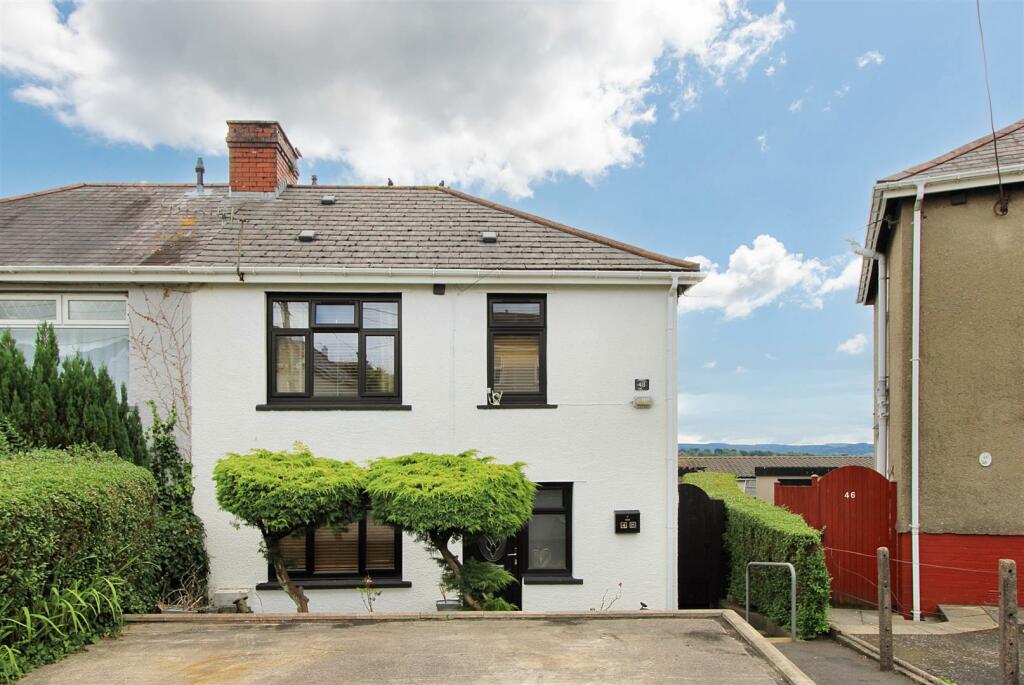 3 bedroom house for sale in Heolddu Crescent, Bargoed, CF81