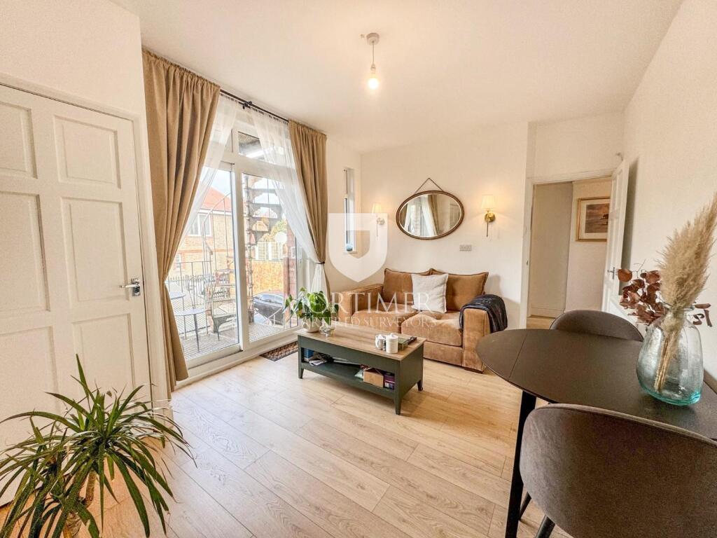 Main image of property: Green Lanes, Winchmore Hill, London, N21