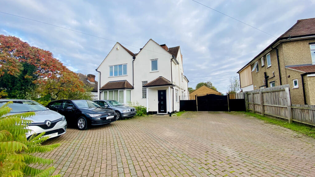 6 bedroom detached house for sale in 6 Bedroom HMO House on Milton Rd, Cambridge, CB4