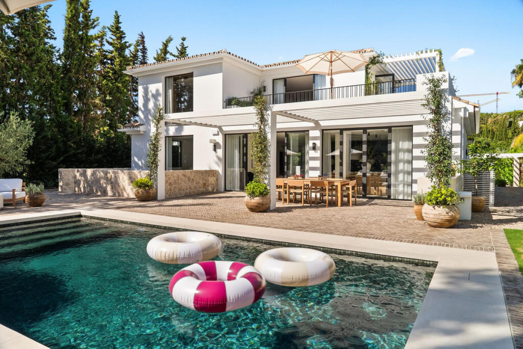 Main image of property: Las Brisas,MÃ¡laga