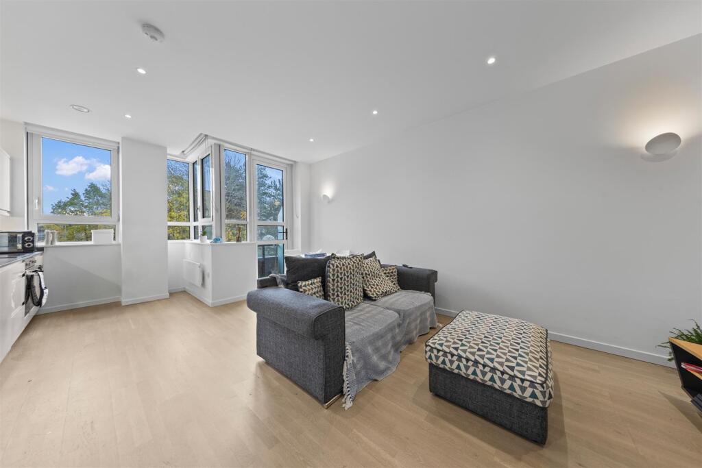 Main image of property: Silbury Boulevard, Milton Keynes