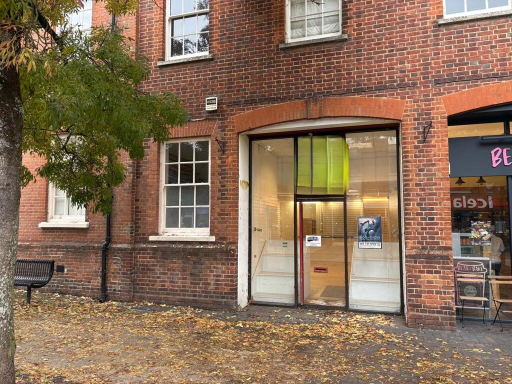 Main image of property: 76A High Street, Alton, Hampshire, GU34 1EN