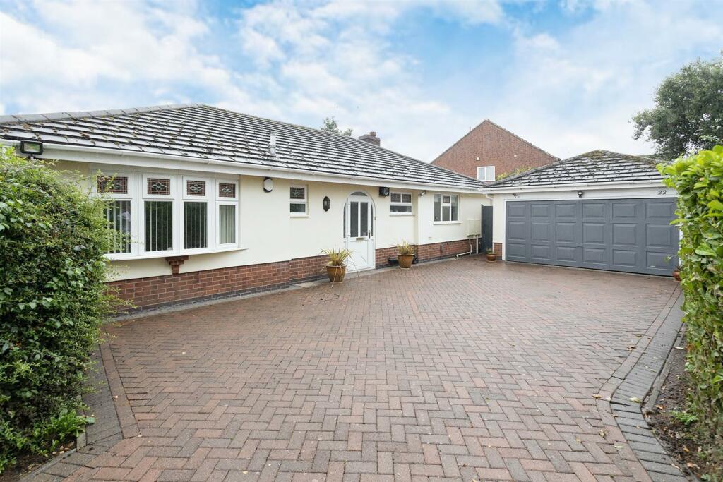 3 bedroom detached bungalow for sale in Somerfield Way, Leicester Forest East, Leicester, LE3