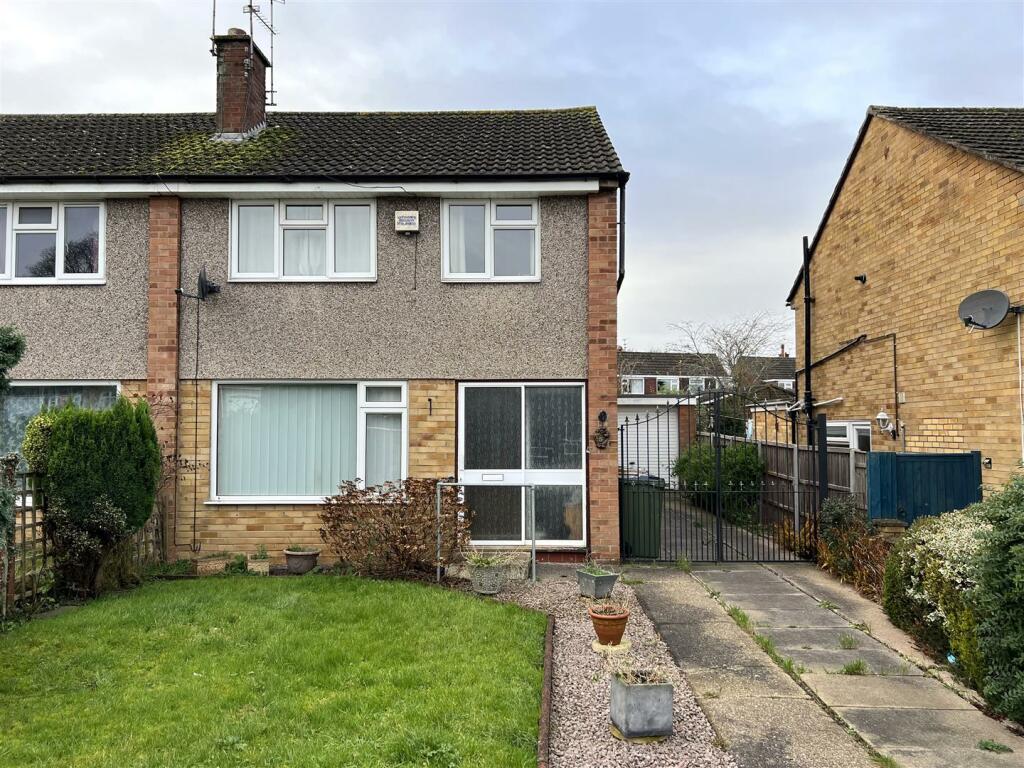 3 bedroom semidetached house for sale in Churchill Drive, Leicester Forest East, Leicester, LE3