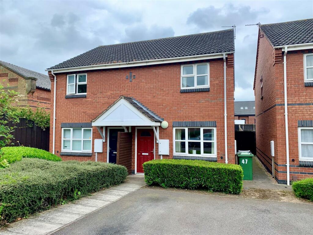 2 bedroom semidetached house for sale in Bentley Close, Loughborough, LE11