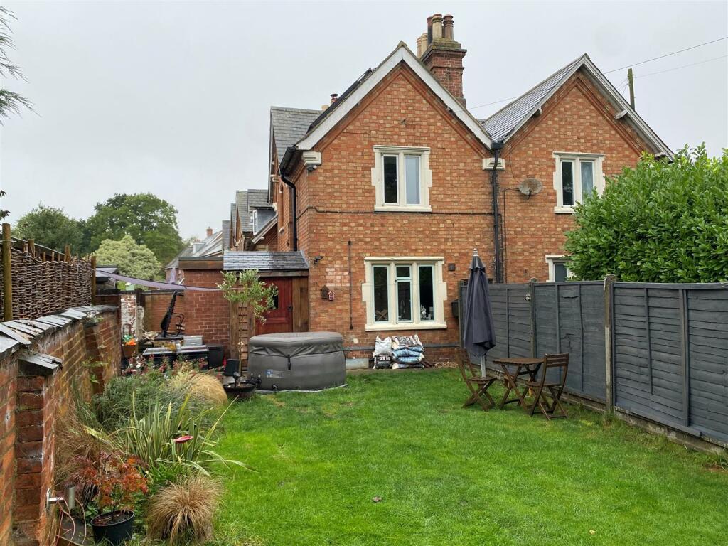 2 bedroom terraced house for sale in Uppingham Road, Skeffington