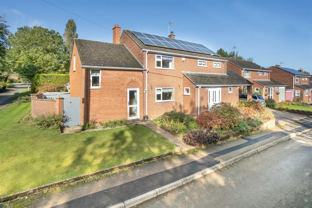 5 bedroom detached house for sale in Back Street, North Kilworth