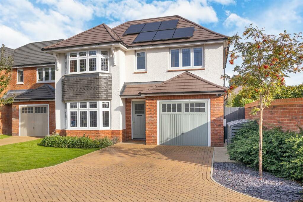 4 bedroom detached house for sale in Berry Close, Great Bowden, Market