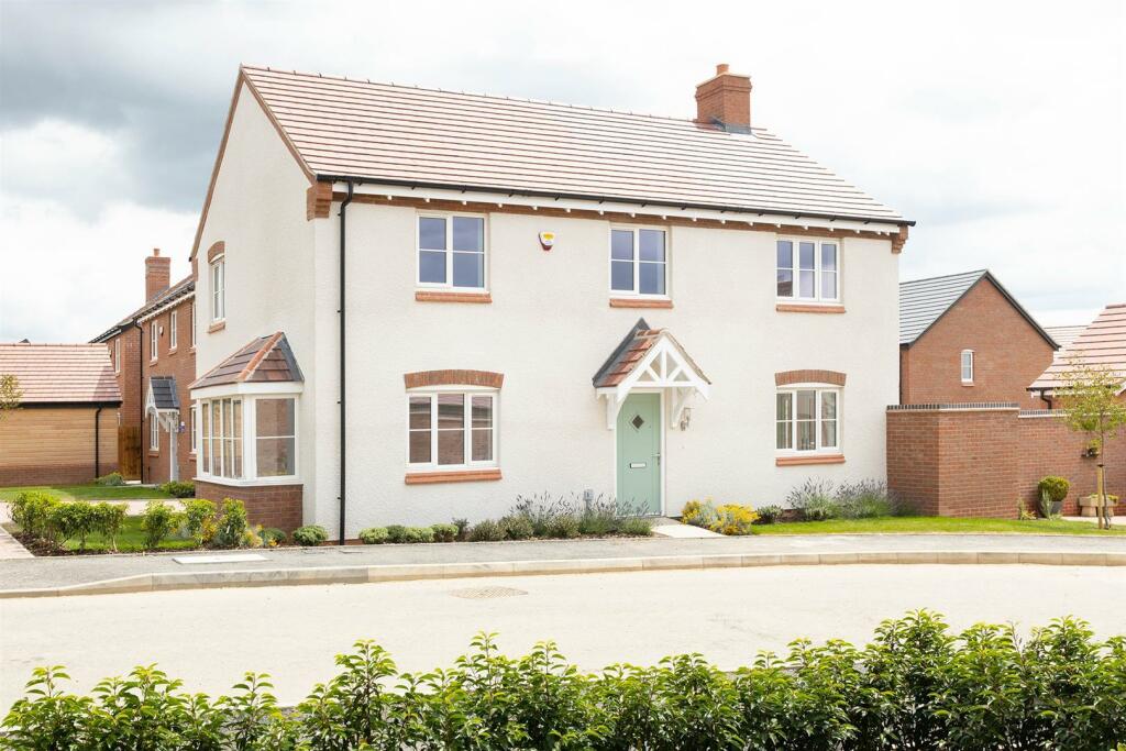 4 bedroom detached house for sale in Rugby Road, Swinford, Lutterworth