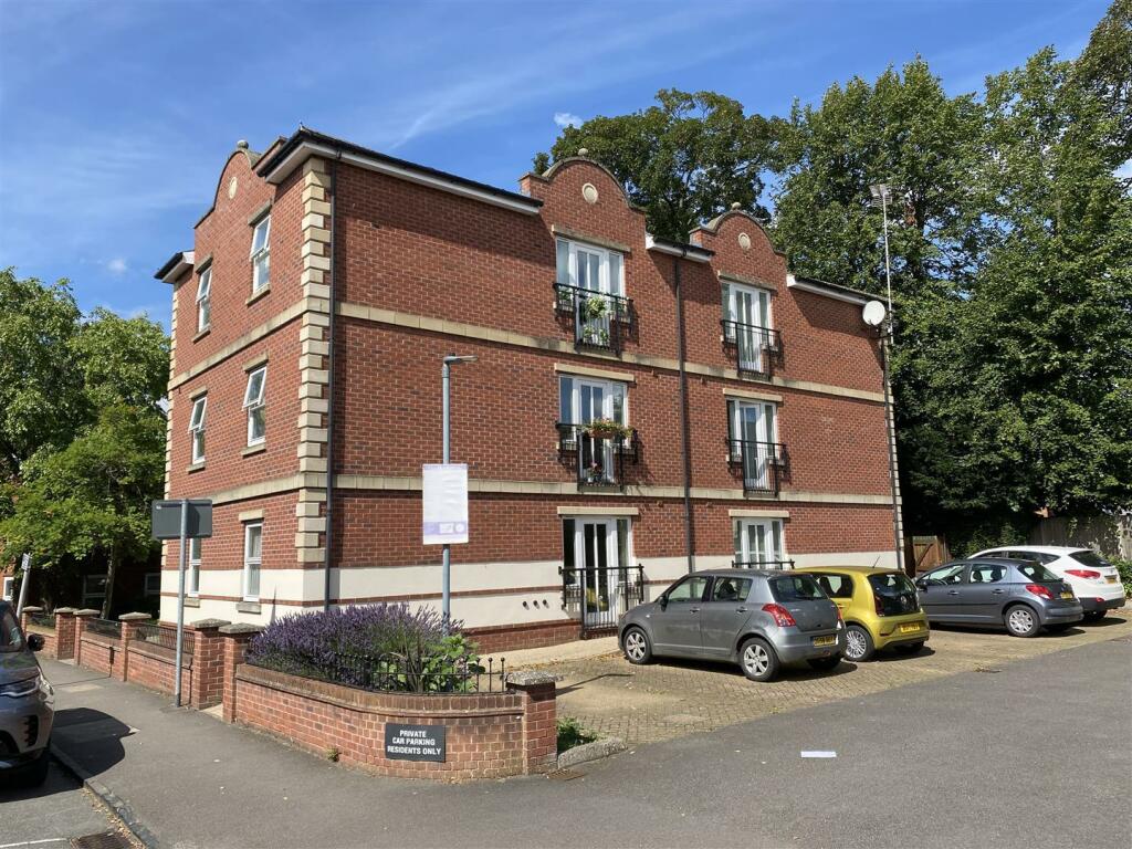 2 bedroom apartment for sale in Bowden Lane, Market Harborough, LE16