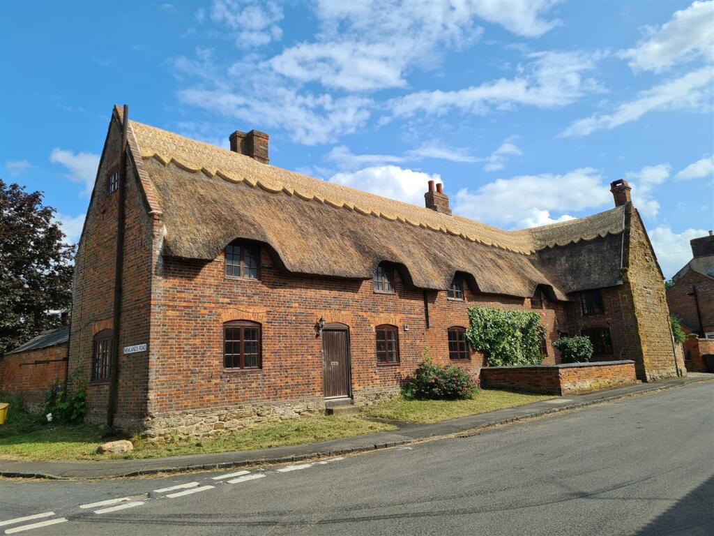 4 bedroom detached house for sale in West End, Welford, Northampton, NN6