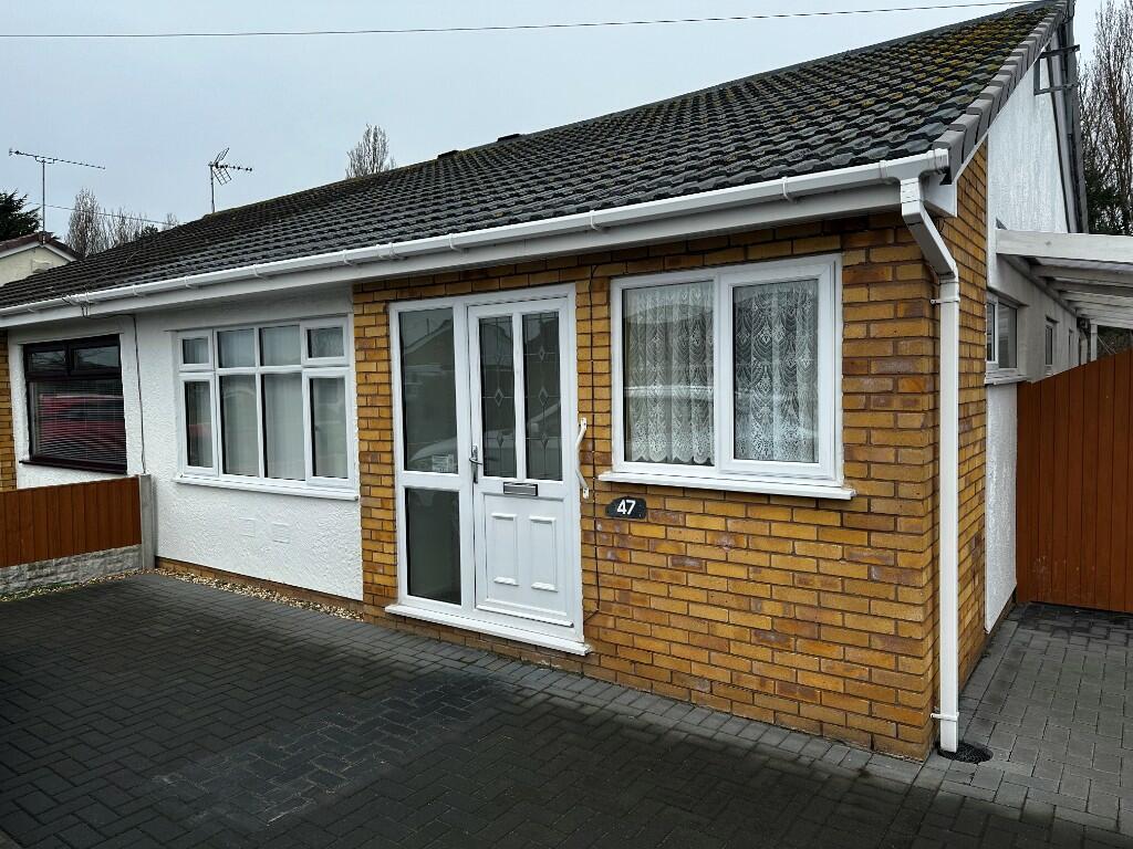 2 bedroom semidetached bungalow for sale in Winchester Drive